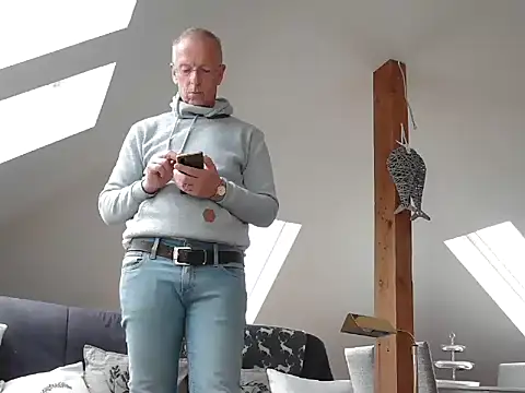 Snapshot of maxmueller321 chatting on June 2026 12:30:01 PM maxmueller321 online show from June 2026 12:30:01 PM