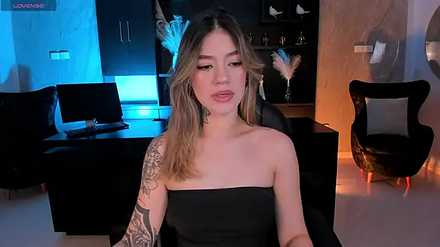 ViolettHansson online show from September 2025 05:51:02 PM