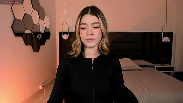 Snapshot of ViolettHansson chatting on February 2026 10:47:01 AM ViolettHansson online show from February 2026 10:47:01 AM