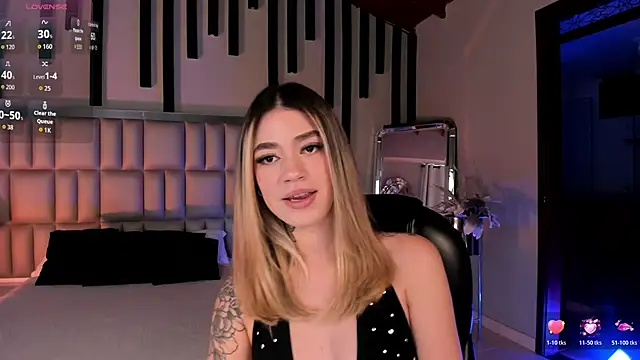 Snapshot of ViolettHansson chatting on February 2026 06:30:01 PM ViolettHansson online show from February 2026 06:30:01 PM