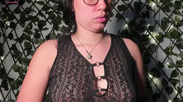 CoralineSanchez online show from November 2025 07:16:02 PM