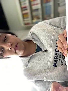 Snapshot of Salome_golvert chatting on March 2025 05:35:02 PM Salome golvert online show from March 2025 05:35:02 PM