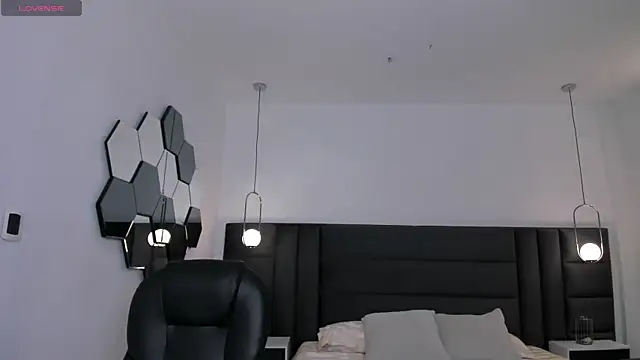 AnaisNin online show from November 2025 04:13:01 AM