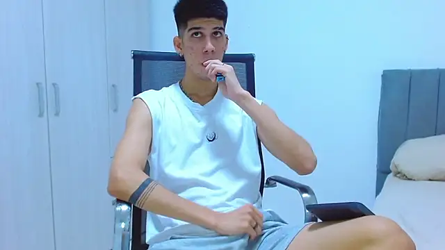 jhony-sex online show from October 2025 06:27:02 AM