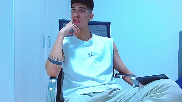 jhony-sex online show from October 2025 03:43:02 AM