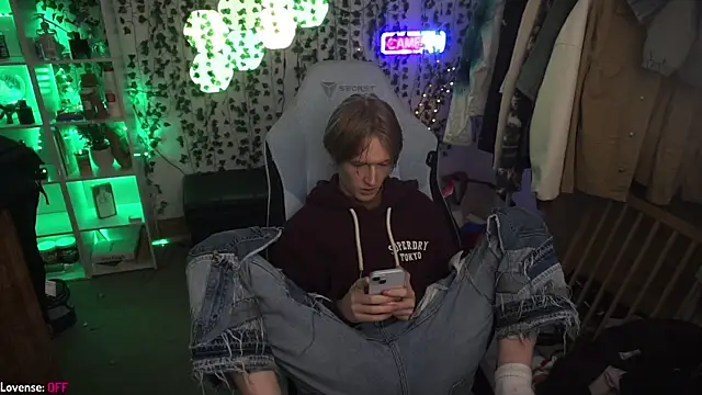 twinkben online show from December 2024 09:48:01 PM