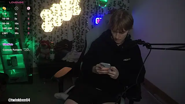 twinkben online show from September 2025 07:57:01 PM