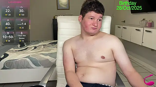 Lorenzo hernandez online show from October 2025 07:14:02 PM