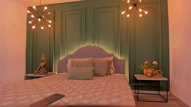 IrisBaker online show from December 2024 05:20:02 PM