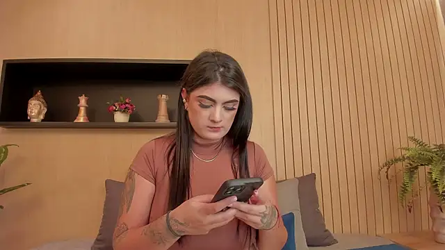 IrisBaker online show from January 2025 11:08:01 PM