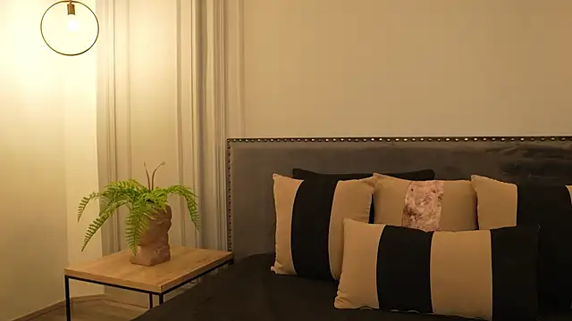 IrisBaker online show from November 2025 08:54:02 PM