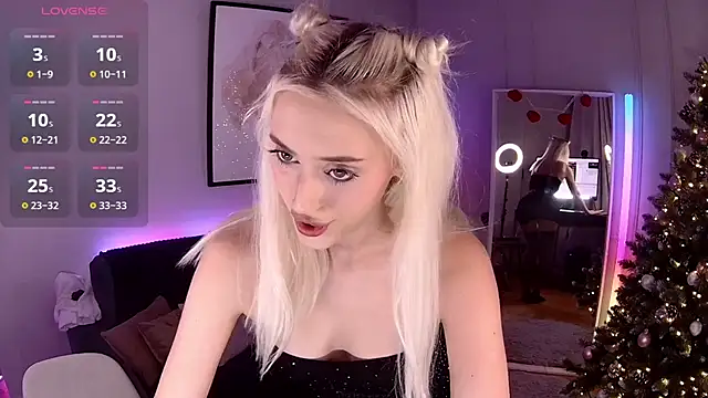 LoryWood online show from January 2025 02:41:01 PM