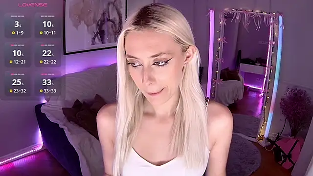 LoryWood online show from February 2025 03:07:01 PM