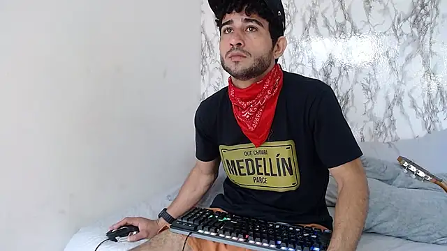 Snapshot of Moon_and_aaron chatting on February 2026 05:09:02 PM Moon and aaron online show from February 2026 05:09:02 PM