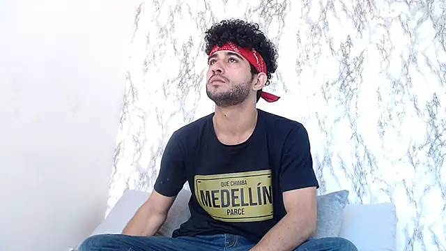 Snapshot of Moon_and_aaron chatting on February 2026 01:40:01 PM Moon and aaron online show from February 2026 01:40:01 PM