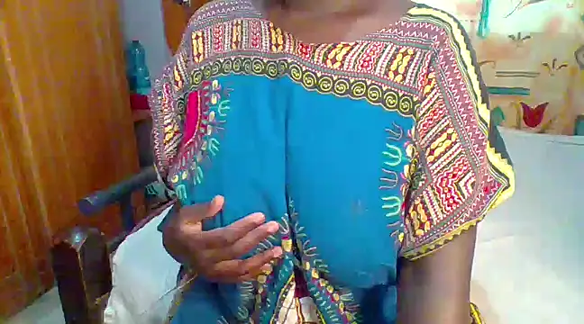 Snapshot of pretty_almah chatting on December 2024 02:48:02 PM pretty almah online show from December 2024 02:48:02 PM