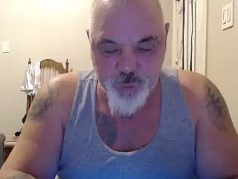 Newfiesausage1972 online show from January 2025 06:21:01 PM