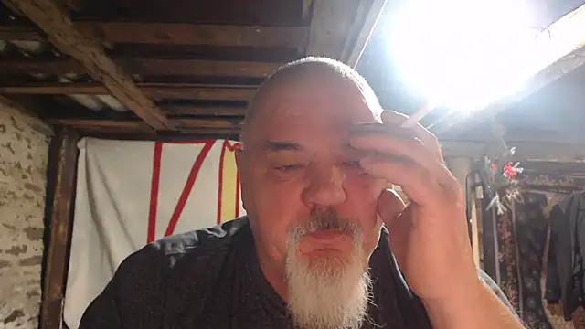 Newfiesausage1972 online show from February 2026 11:27:01 AM