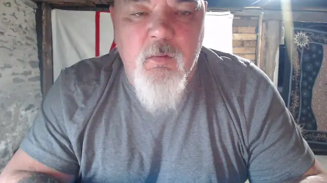 Newfiesausage1972 online show from April 2026 08:56:02 AM