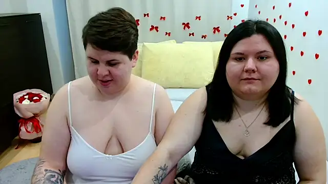 BeckyAndHellen online show from November 2025 01:06:02 PM