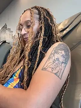 Shuggabutt online show from September 2025 01:18:01 AM