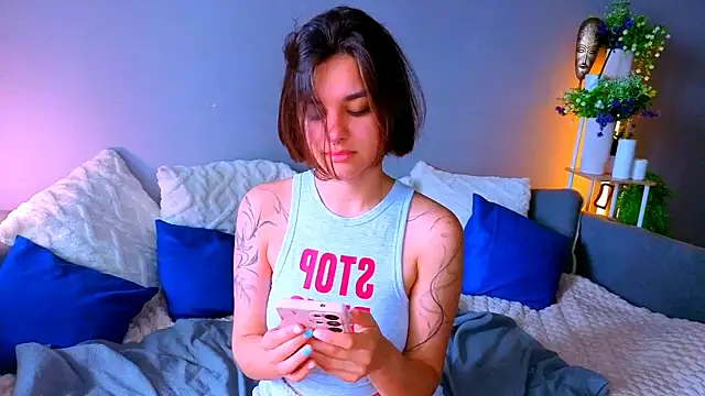Snapshot of Celine_Dionn chatting on August 2026 11:01:01 AM Celine Dionn online show from August 2026 11:01:01 AM