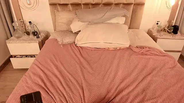 Twwiiggy online show from February 2025 02:14:01 AM