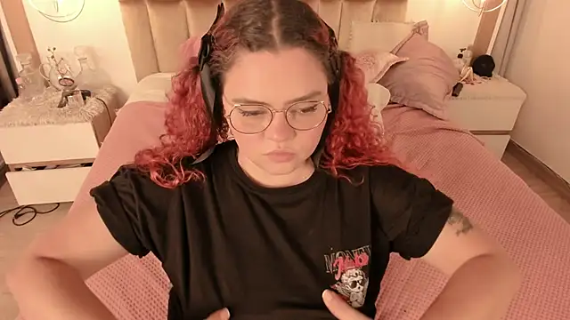 Twwiiggy online show from March 2025 11:11:01 PM