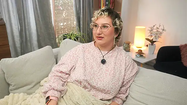 Ximenna Cruz online show from April 2026 07:31:02 PM