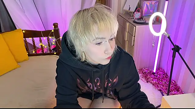 EmmyAmbros online show from February 2026 08:05:02 PM