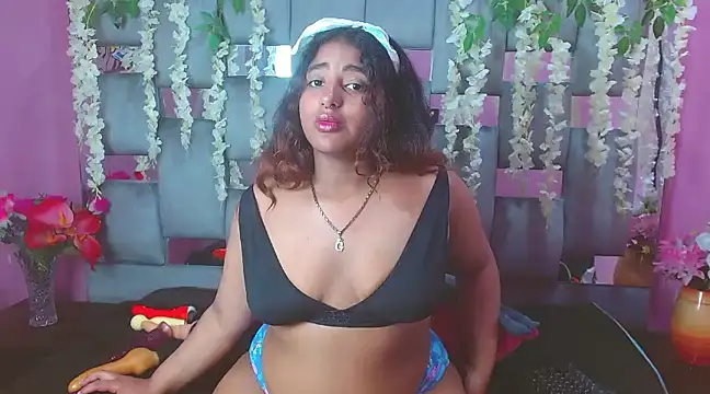 Sofia Hernandez  online show from December 2024 06:48:01 PM