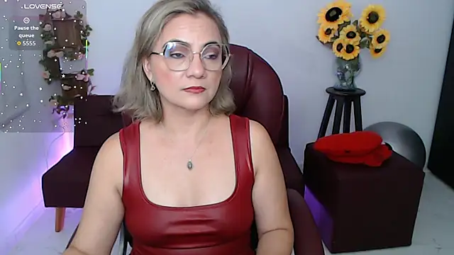 Snapshot of ana_milf chatting on April 2026 01:39:02 PM ana milf online show from April 2026 01:39:02 PM