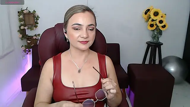 Snapshot of ana_milf chatting on May 2026 03:06:01 PM ana milf online show from May 2026 03:06:01 PM