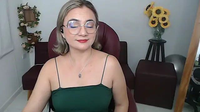 Snapshot of ana_milf chatting on May 2026 01:39:02 PM ana milf online show from May 2026 01:39:02 PM