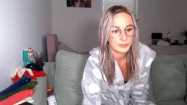 Snapshot of Liana_Lou chatting on June 2026 12:52:01 PM Liana Lou online show from June 2026 12:52:01 PM