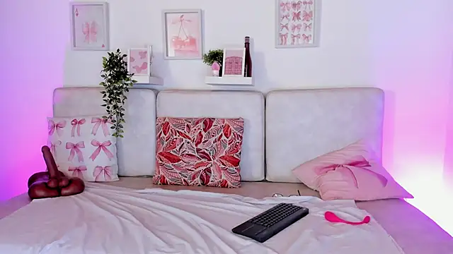 Malka Burning online show from September 2025 08:08:02 PM