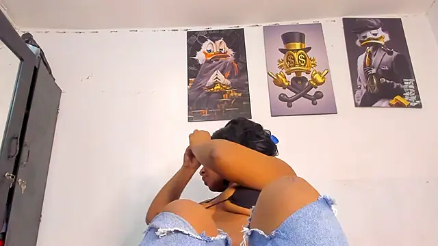 Snapshot of kriixtybrown chatting on January 2025 11:43:02 PM kriixtybrown online show from January 2025 11:43:02 PM