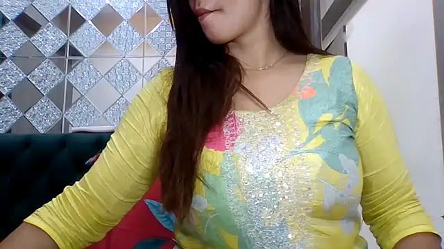 Snapshot of sparkling_queen chatting on November 2025 01:55:02 PM sparkling queen online show from November 2025 01:55:02 PM