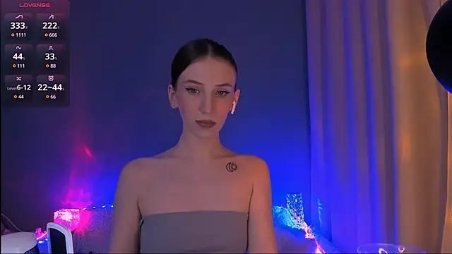 ellaamber online show from December 2024 12:01:02 AM