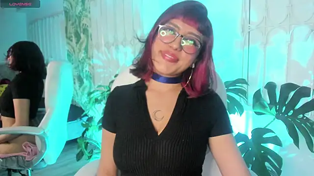 cute hollywood online show from September 2025 09:18:01 PM