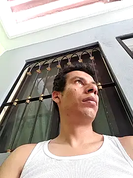 josehot151515 online show from October 2025 05:58:02 PM