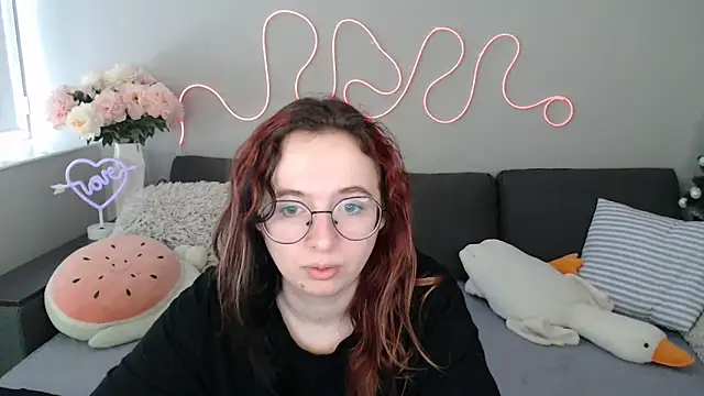 Mini Diva online show from March 2026 09:33:02 AM