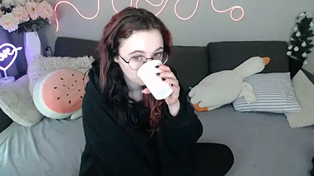 Mini Diva online show from March 2026 08:14:02 AM