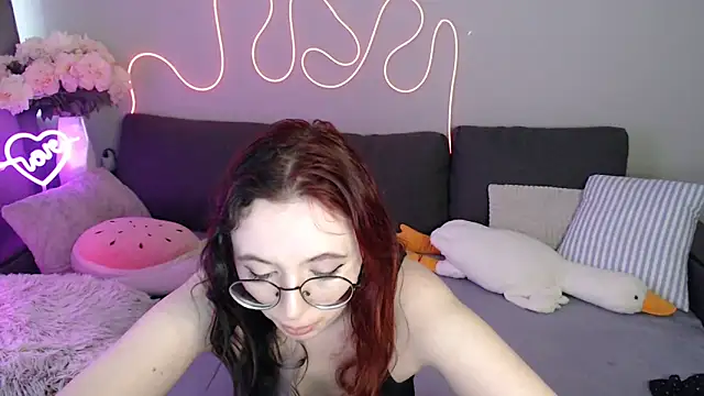 Snapshot of Mini_Diva chatting on June 2026 12:33:01 PM Mini Diva online show from June 2026 12:33:01 PM