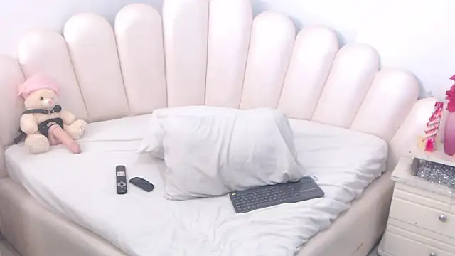 VioletXia  online show from February 2026 05:48:02 AM