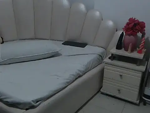 VioletXia  online show from May 2026 10:41:02 PM