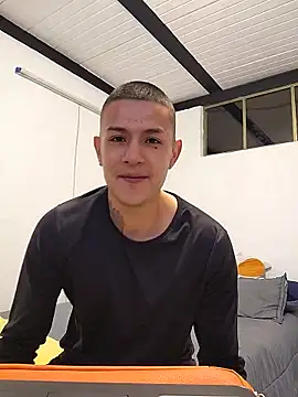 joanguzman02 online show from February 2026 06:35:02 PM