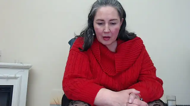 Snapshot of MilfGina chatting on January 2025 08:16:01 PM MilfGina online show from January 2025 08:16:01 PM