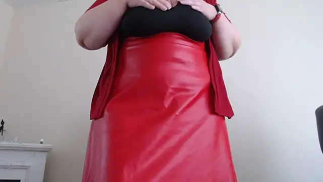 Snapshot of MilfGina chatting on February 2025 12:49:01 PM MilfGina online show from February 2025 12:49:01 PM