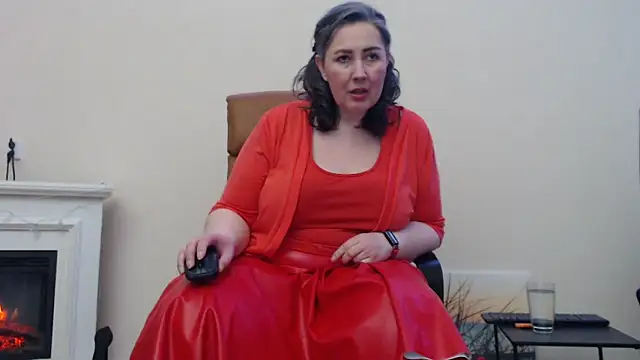 Snapshot of MilfGina chatting on February 2025 08:38:02 PM MilfGina online show from February 2025 08:38:02 PM